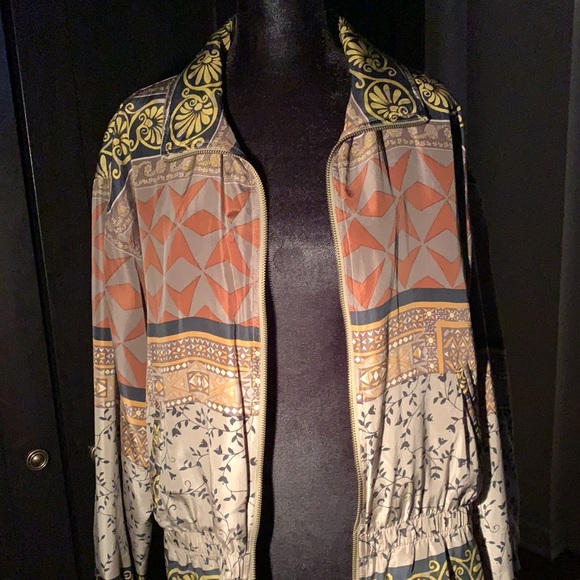 Silk Jacket (Oversized) - Picture 10 of 10